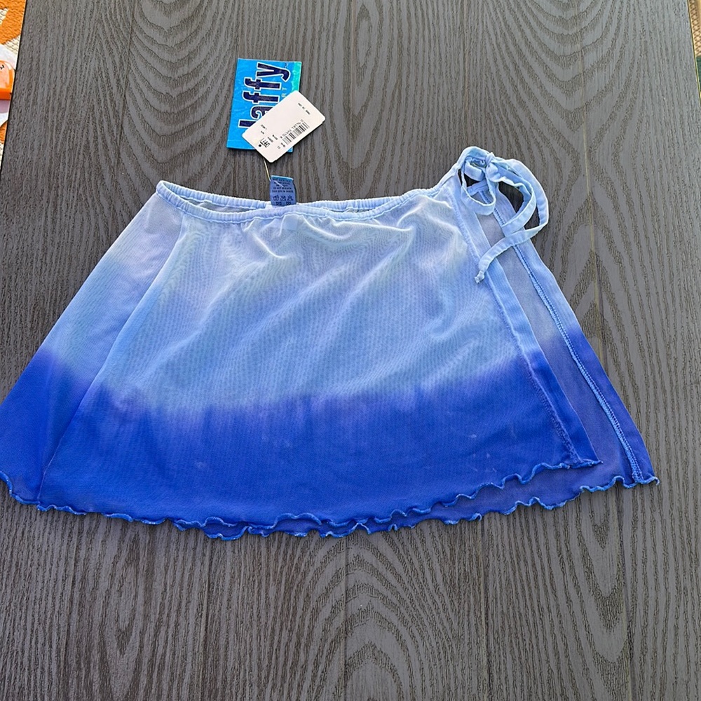 Woman’s Vintage Daffy Swimsuit Cover Up - NWT